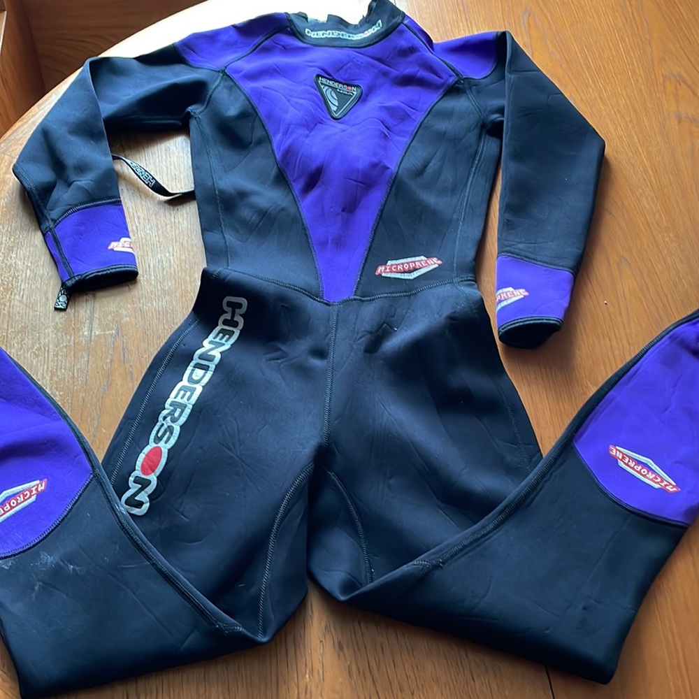 Henderson wet suit size XS